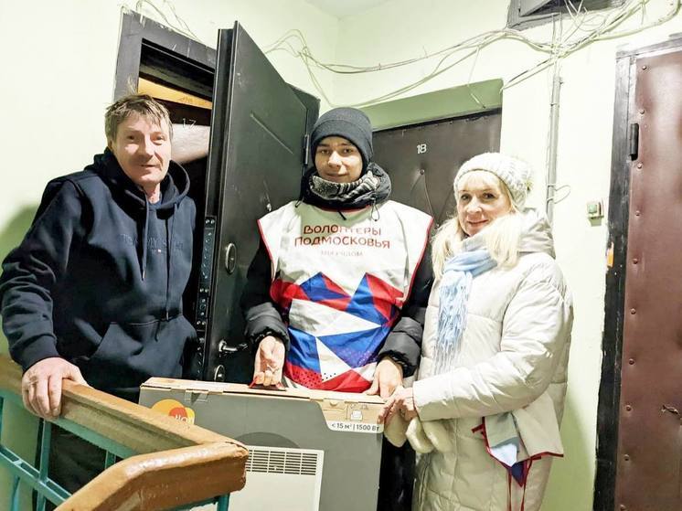 Юные серпуховичи совместно с депутатами помогают жителям Климовска