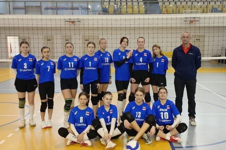Бердянские волейболистки начали спортивный сезон в Таганроге
