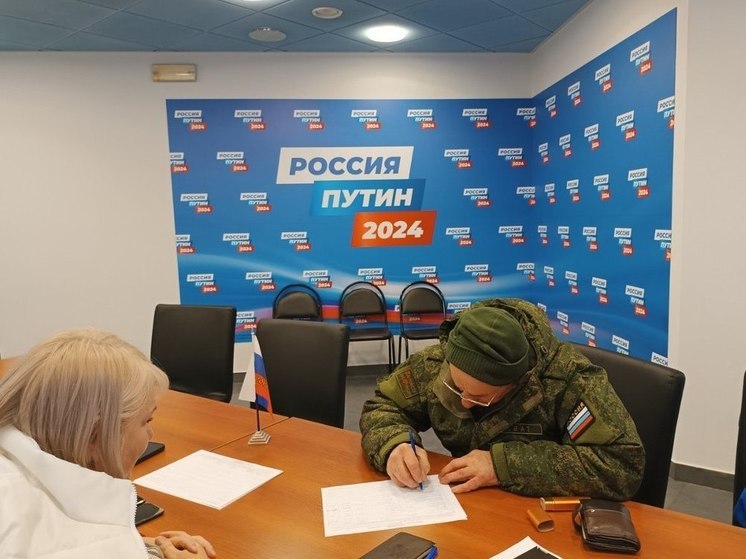 Активисты Орловского штаба Путина продолжают собирать подписи поддержки