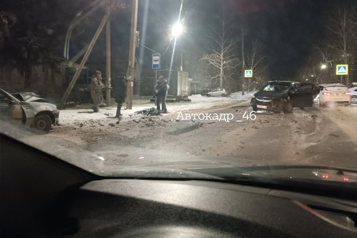 Два человека пострадали в ДТП на Черняховского в Курске