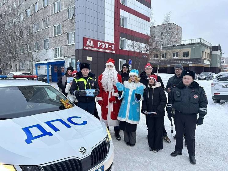 В Сургуте продолжается акция #ПолицейскийДедМороз