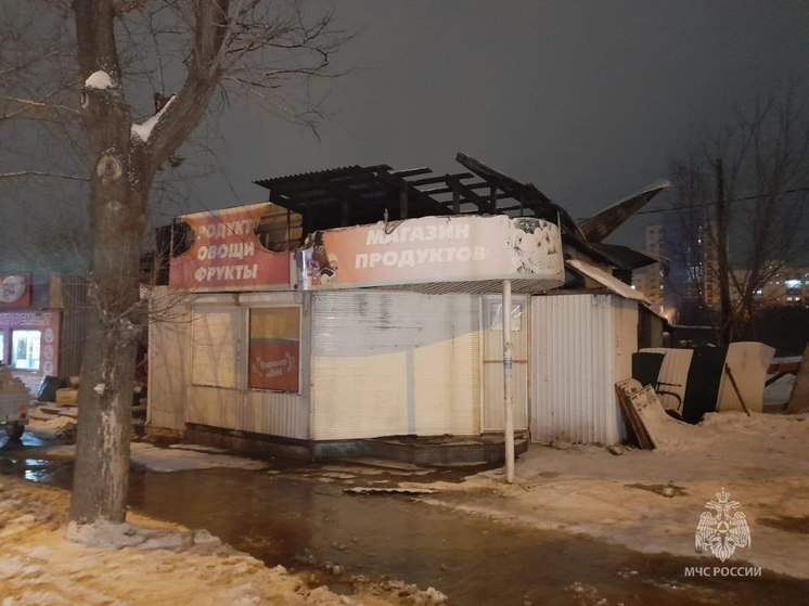 Торговый павильон сгорел на улице Академической в Иркутске