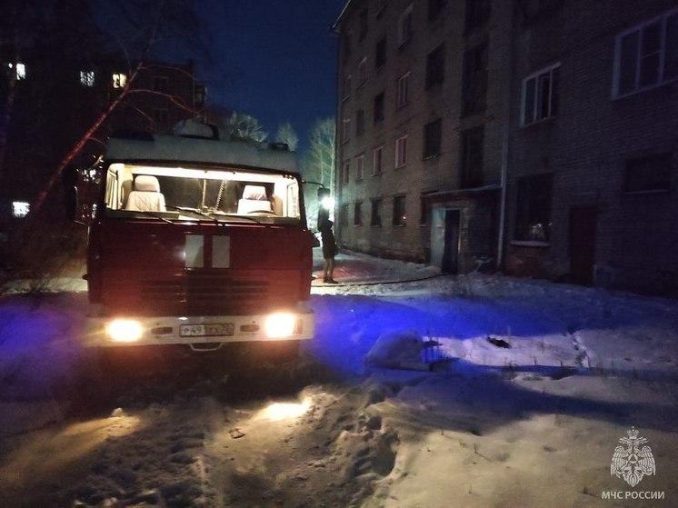 В Алтайском крае жителей многоэтажки эвакуировали из-за пожара в подвале