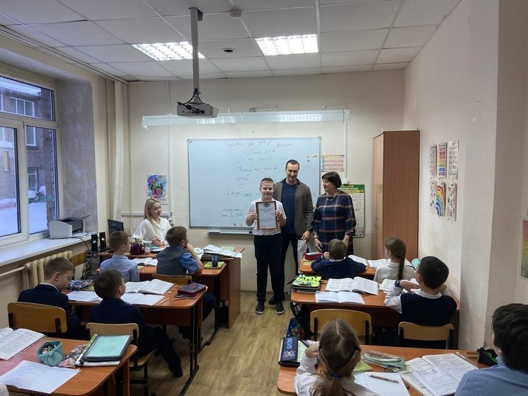 Школьник из Новосибирска потратил свою копилку на помощь бойцам СВО