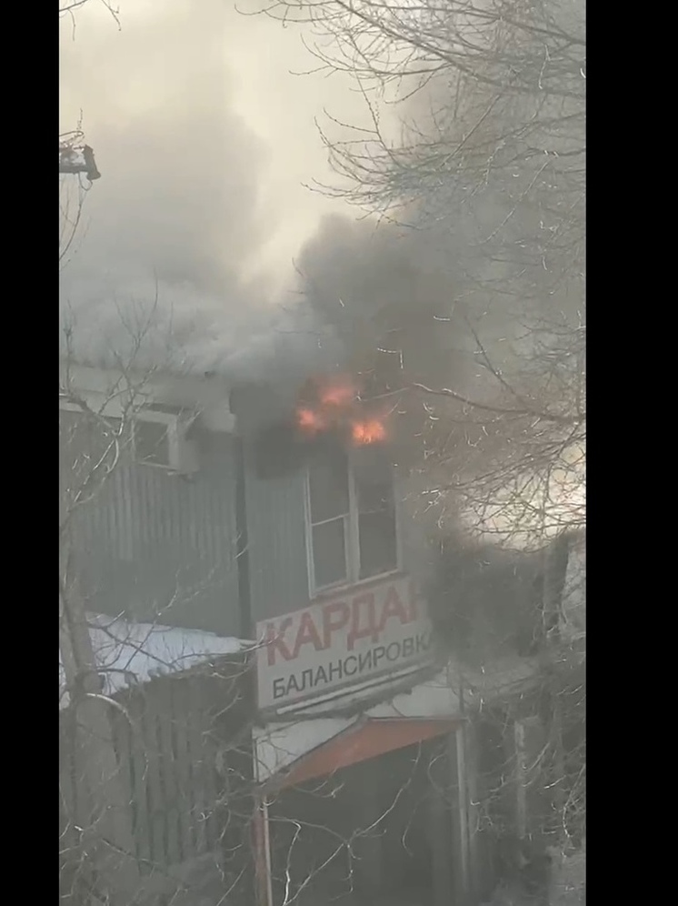 Здание автосервиса загорелось в Новокузнецке