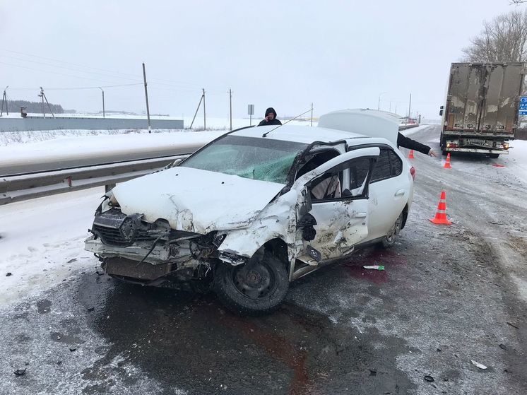 В ДТП на трассе М-5 в Шиловском районе пострадали водитель и пассажирка Renault