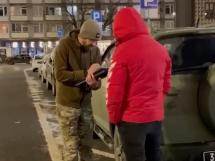 В Варшаве заметили раздающего повестки сотрудника украинского военкомата