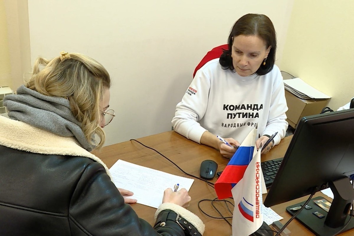 В Костроме продолжается сбор подписей в поддержку кандидата Владимира Путина