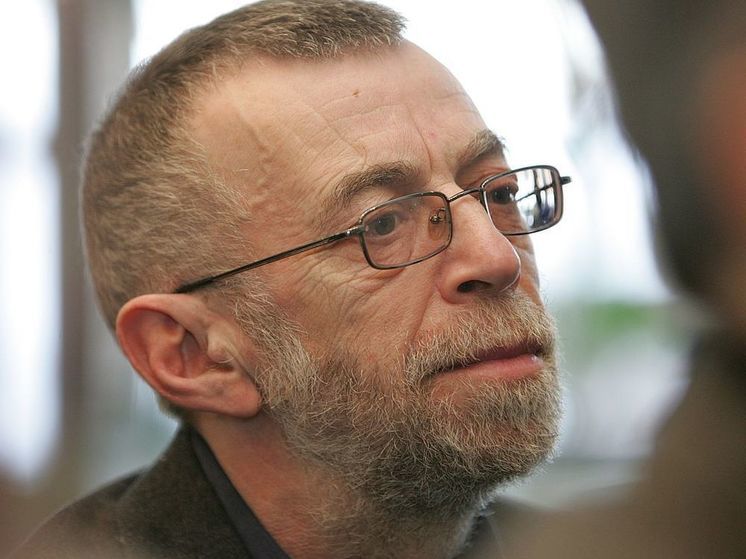 Медики оценивают состояние сбитого поэта Рубинштейна как крайне тяжелое