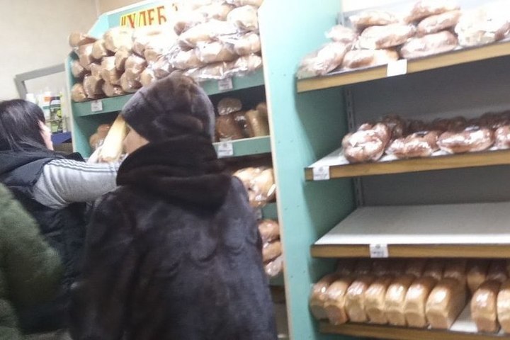 В Токмаке на Запорожье появился свежий хлеб после ажиотажа в связи с непогодой