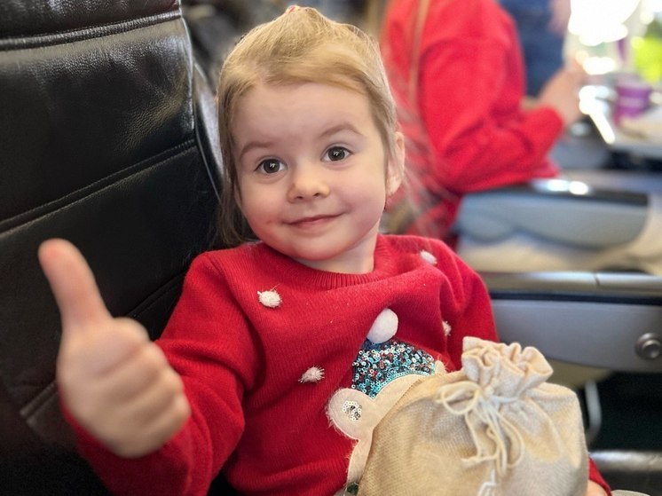 5 тысяч маленьких пассажиров АК «Ямал» получили новогодние подарки