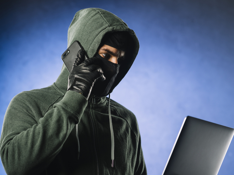 Телефонные мошенники украли деньги и личные данные у жителей Карелии