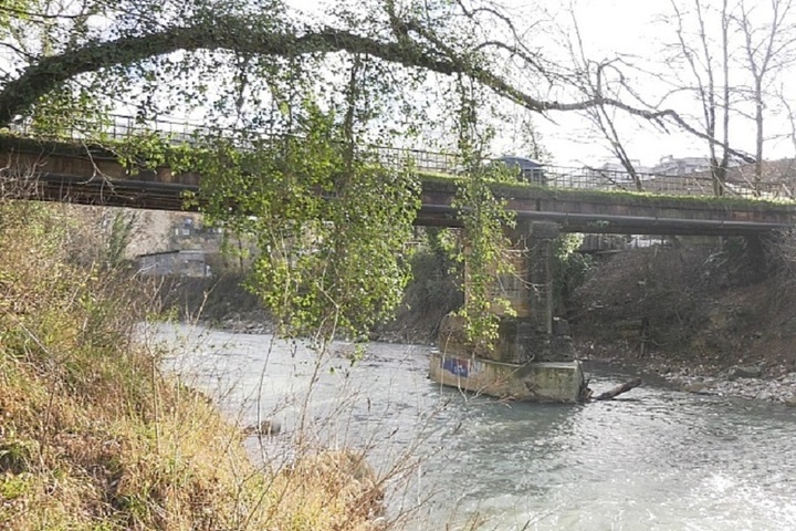 В Сочи просел мост через реку Кудепста