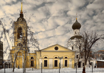Фасадам церкви Успения в Казачьей слободе возвращают исторический цвет

