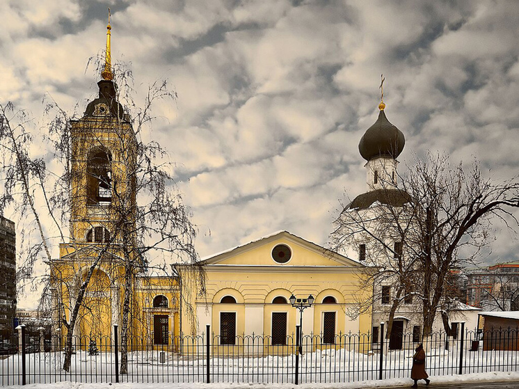 Фасадам церкви Успения в Казачьей слободе возвращают исторический цвет
