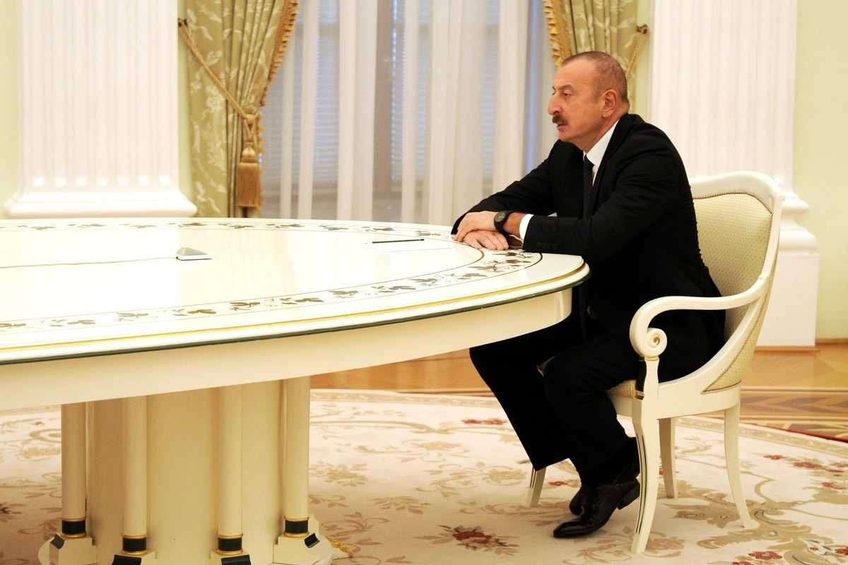 Президент Азербайджана назвал условие открытия границы с Арменией