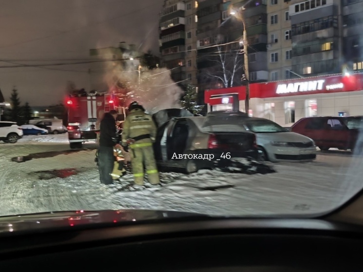 В Курске на улице Гагарина сгорела легковушка
