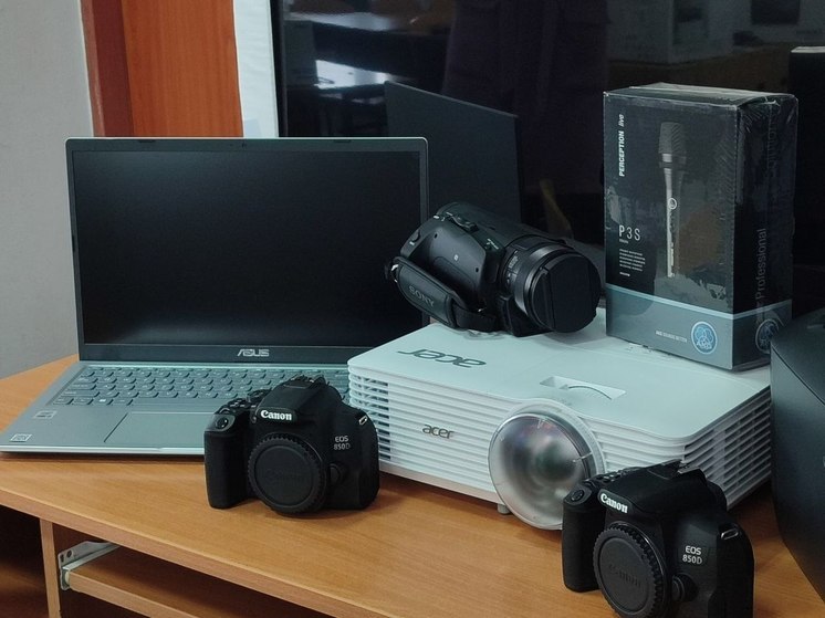 Художественный колледж Донецка получил технику и оборудование для обучения