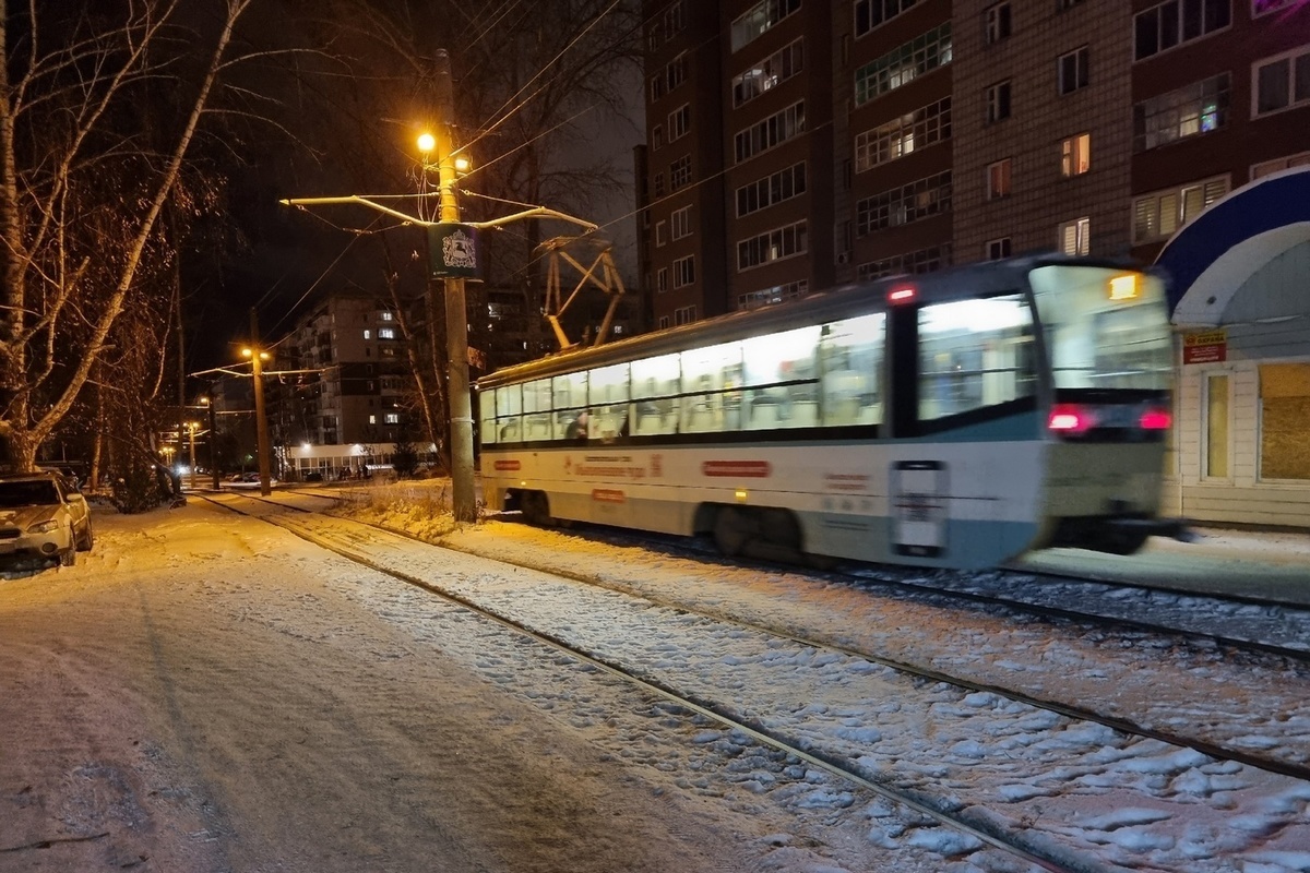 Снег на рельсах: в Томске закрыто движение трамваев маршрута №3