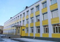 Шесть подрядчиков выиграли торги на ремонт 14 омских школ, сообщил в своем телеграм-канале мэр Омска Сергей Шелест