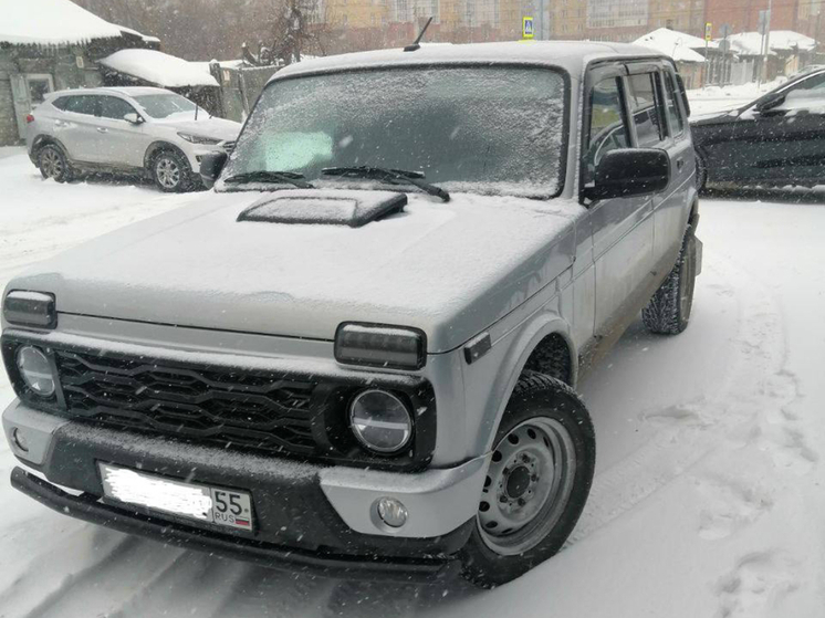 Депутат Госдумы от Омской области Оксана Фадина показала свой новый служебный автомобиль — «Ниву»