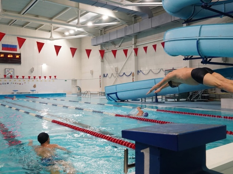 Лучшие пловцы Росгвардии из НАО погрузились в бассейн Дворца спорта