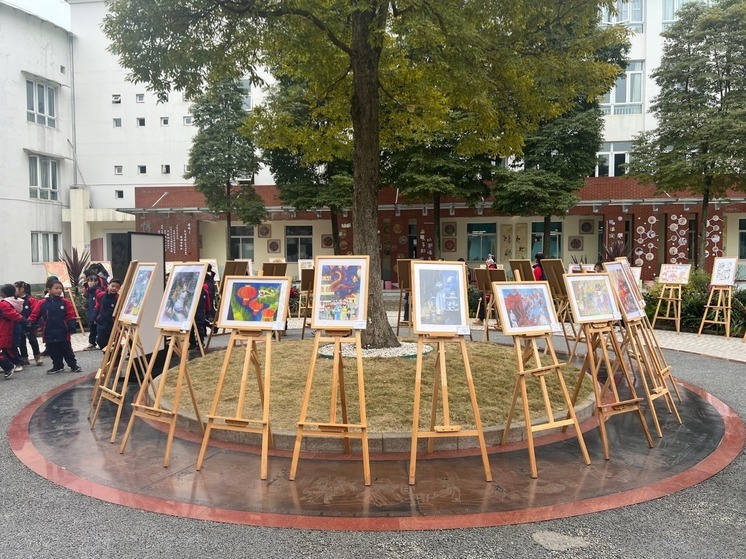 На международной выставке в Дуцзянъянь представили рисунки учеников краснодарских школ искусств