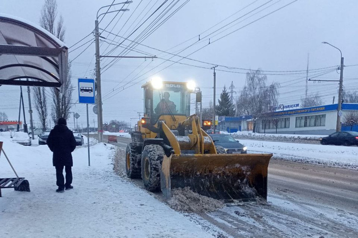 11 января на борьбу со снегом в Курске вышли 60 единиц спецтехники