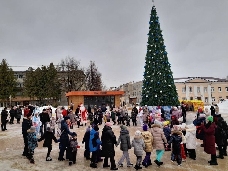 Новогодние мероприятия проводят в благоустроенных парках и скверах