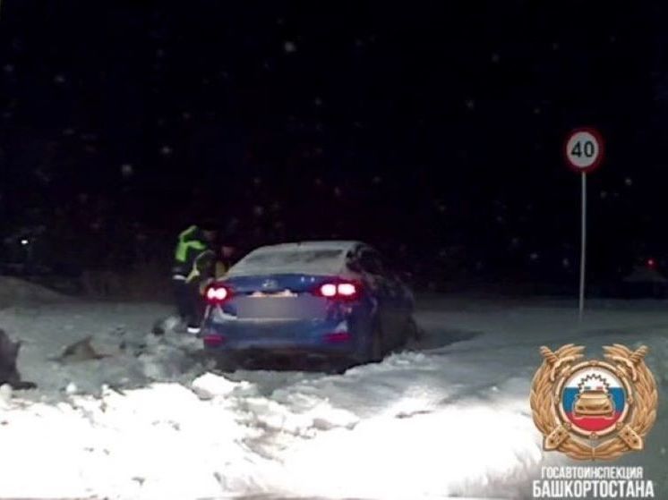 Пьяный водитель из Башкирии устроил гонки с автоинспекторами и сбил светофор