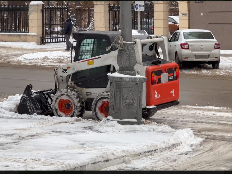 Белгородские коммунальщики планируют вывести более тысячи кубометров снега за смену