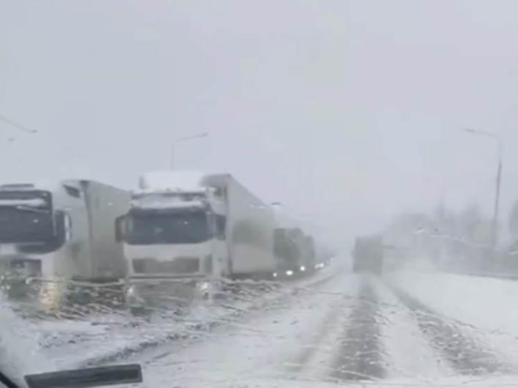Колоссальная пробка образовалась на ЦКАДе под Звенигородом из-за фур