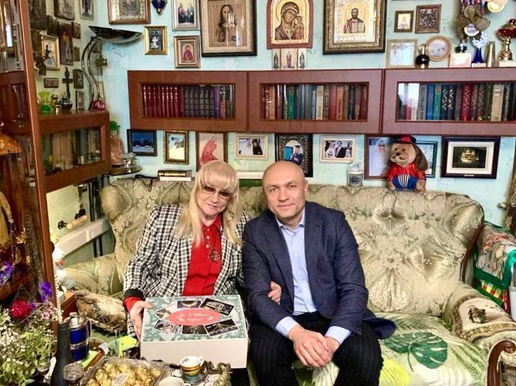 Мэр Орла навестил и поздравил с Новым годом титулованного тренера Клавдию Наумову