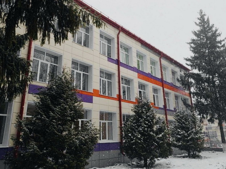В курской школе проводят проверку из-за падения ученицы в 2-метровую яму в полу