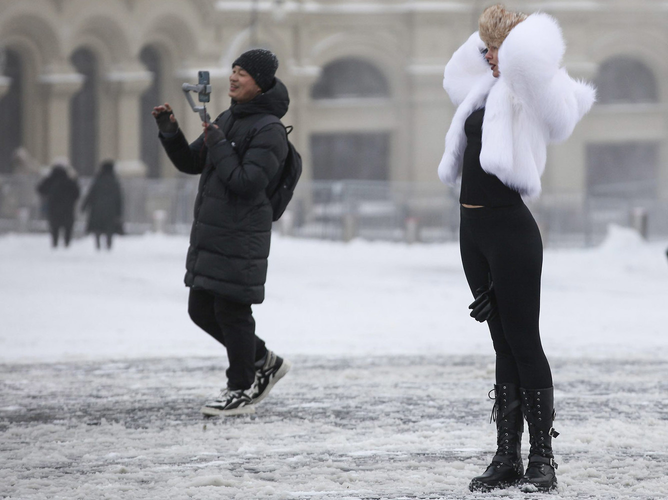 Москва пережила "черную метель" с улыбкой: фото последствий снежной стихии