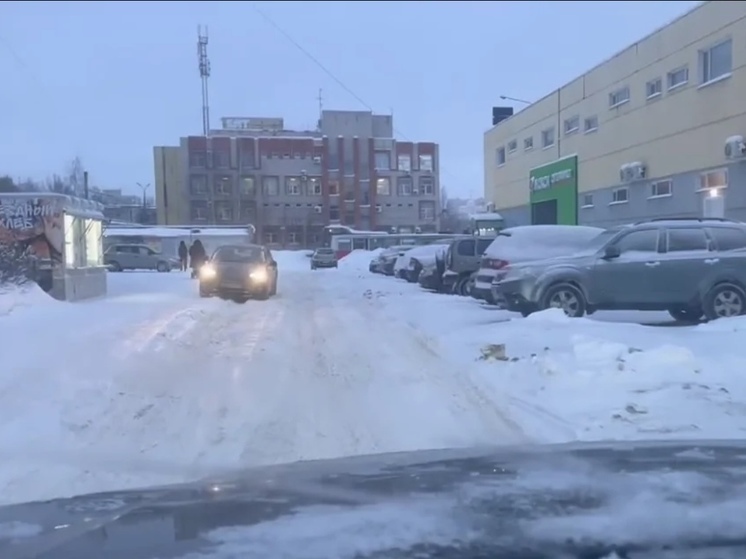 В Ярославле на Труфанова вновь образовалась снежная засада