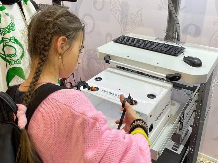 Минздрав РФ устроил для юных дончан экскурсию по выставке-форуму “Россия”