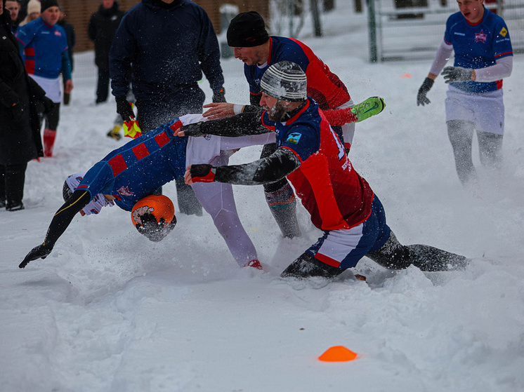 Курская команда сыграла в регби на снегу на стадионе ВДНХ
