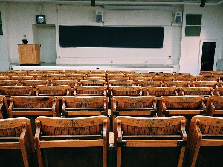 «Известия»: в российских вузах повысят стоимость платного образования до 12%