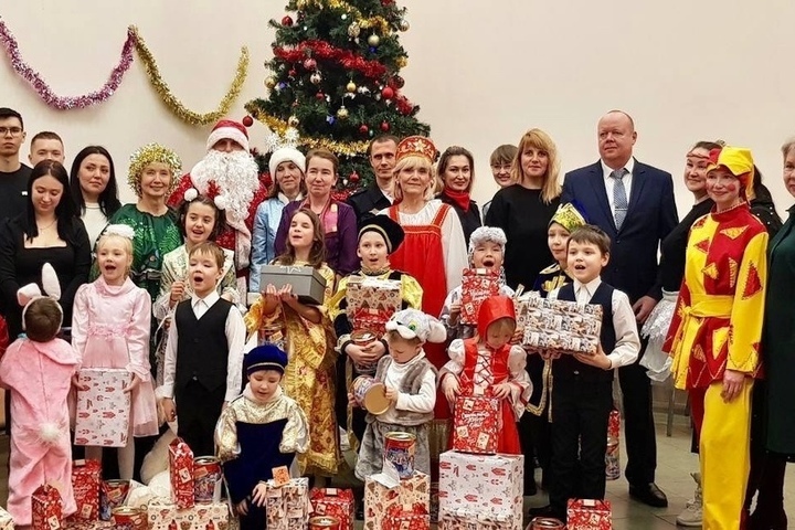 Волонтеры Сбера в Марий Эл поздравили детей-сирот с новогодними праздниками