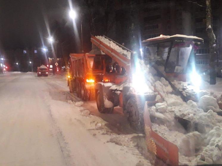 В Костроме начали активней чистить снег на подъездах к соцобъектам