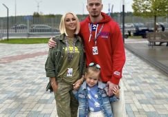 Лера Кудрявцева вновь свободна, она ушла от мужа-хоккеиста: фото популярной телеведущей