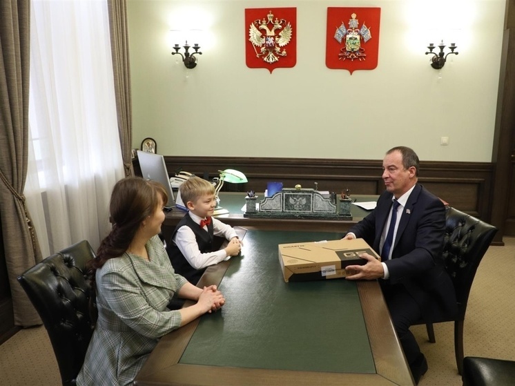 Председатель ЗСК Юрий Бурлачко встретился с 9-летним сыном героя СВО