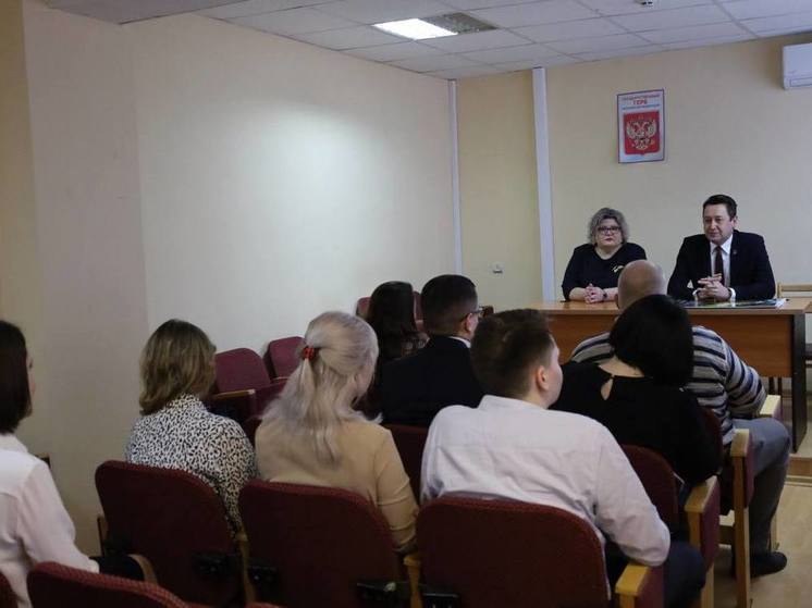 Руслан Бутов поздравил сотрудников Новомосковской прокуратуры с праздником