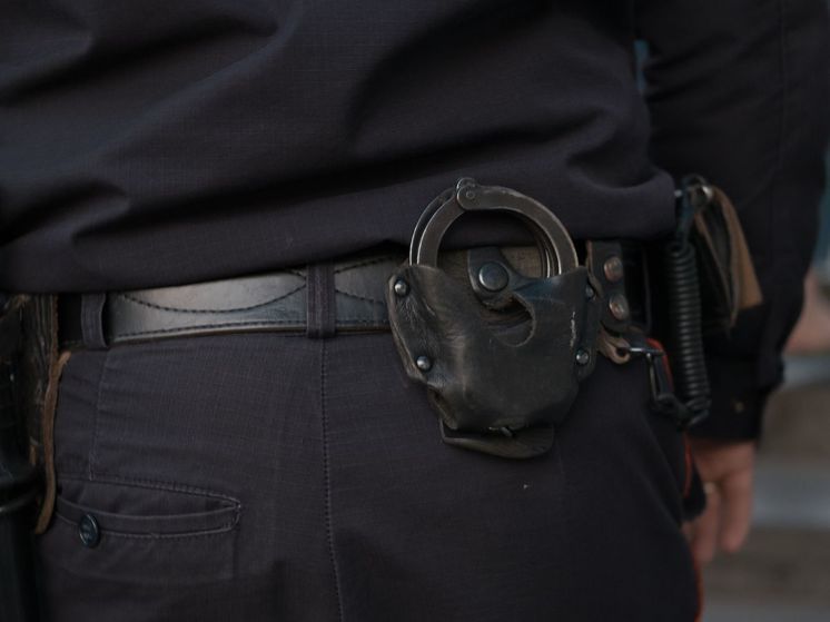 Мигранты устроили массовую драку на ножах у склада в Санкт-Петербурге