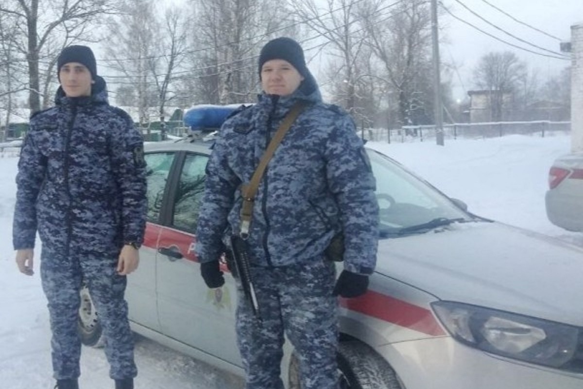Ярославские росгвардейцы спасли женщину от обморожения