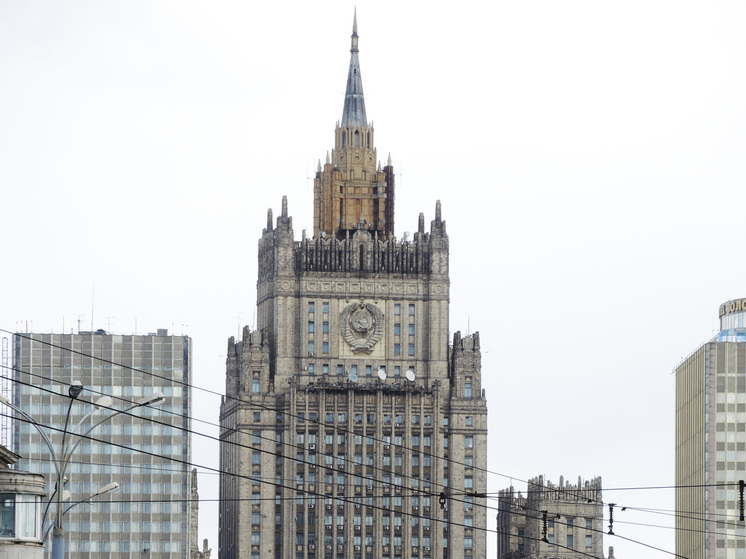Захарова: говоря о ракетах из КНДР, Украина пытается "держать тему на плаву"