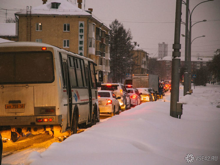 Высокобалльные пробки сковали движение в Кемерове