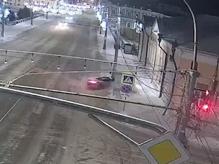В центре Рязани водитель легковушки сбил туристический указатель