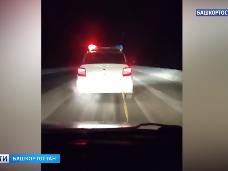 Сотрудники ГИБДД помогли застрявшей на дороге автоледи из Башкирии